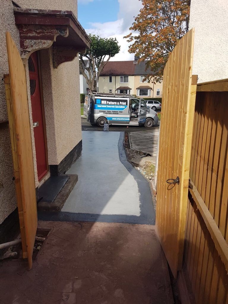 Driveway MH. cobblestones_