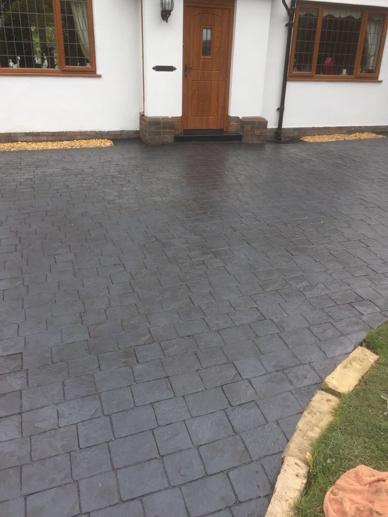 London Cobblestones in classic grey;