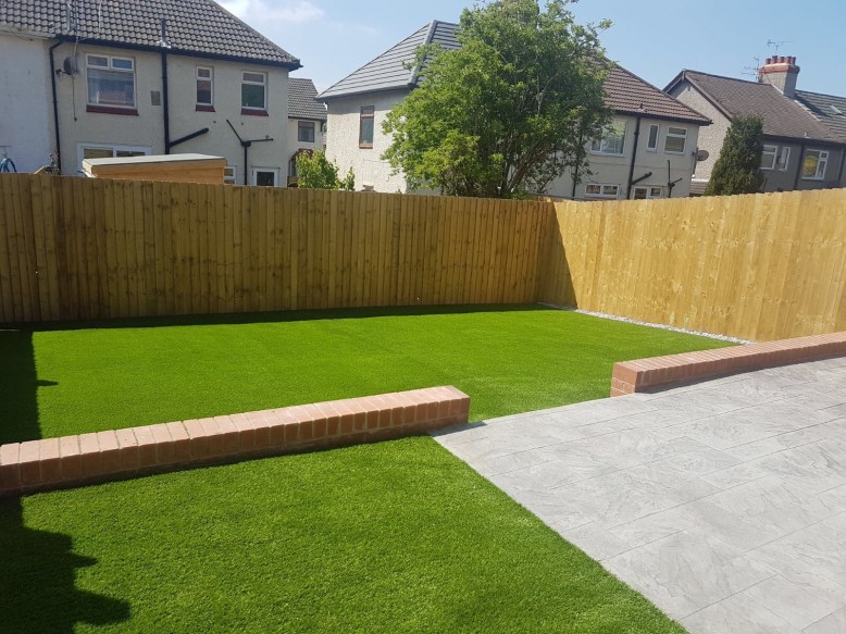 Pattern imprinted- artifical grass