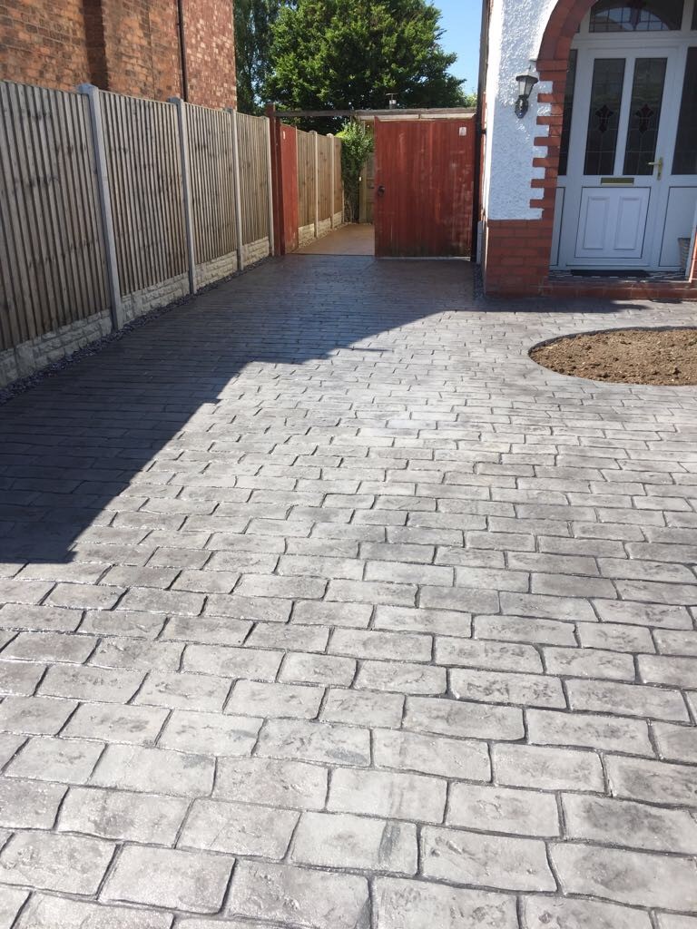 pattern imprinted- cobblestones,