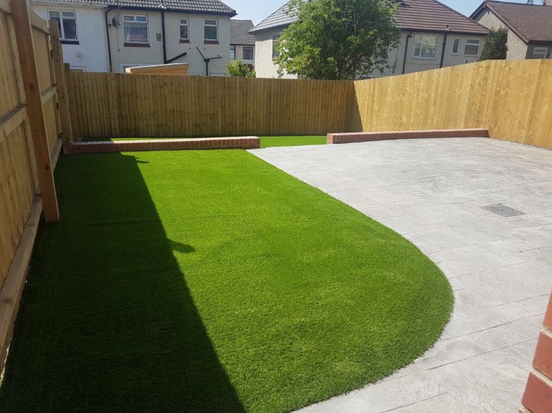 Pattern imprinted with artifical grass