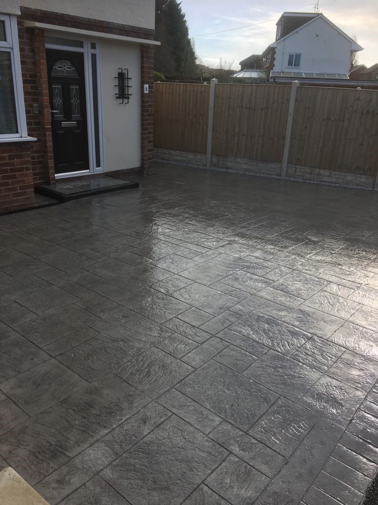 MH Pattern & Print- Pattern imprinted concrete driveway.