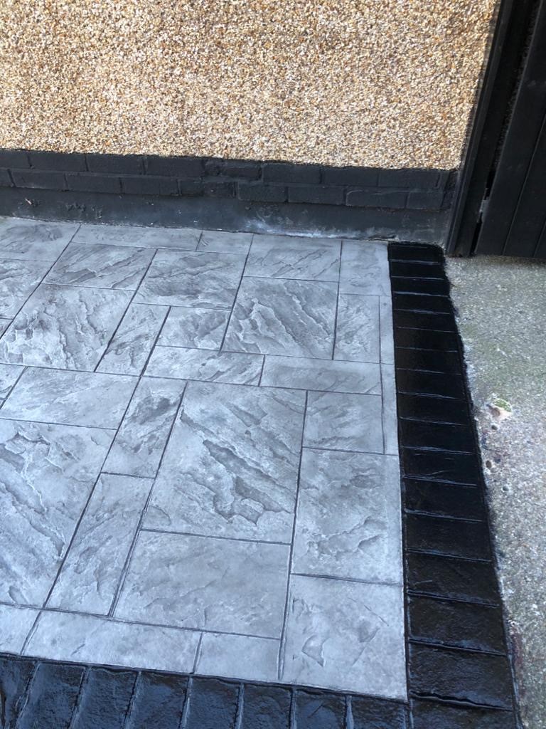 light silver driveway.